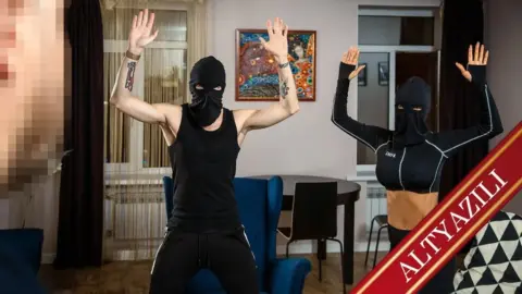 Annemin Yırtık Pantolonunu Sikimle Dikiyorum