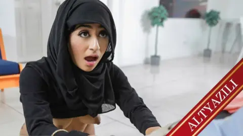 Lezbiyen Kuzenler Birbirlerini Parmaklayarak Rahatlamaya Çalışıyorlar